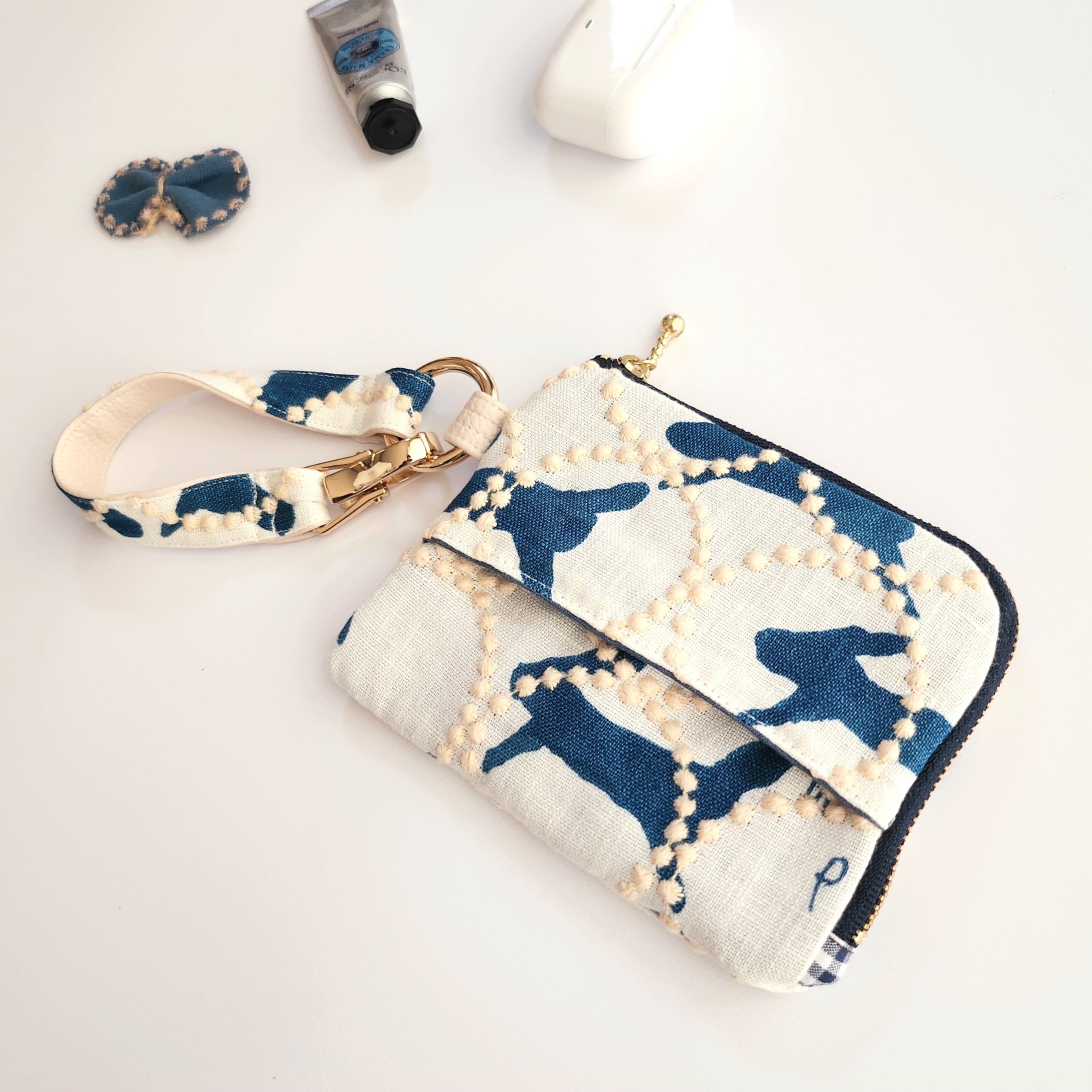 ミナペルホネン tambourine × run run run のストラップ付きマルチ