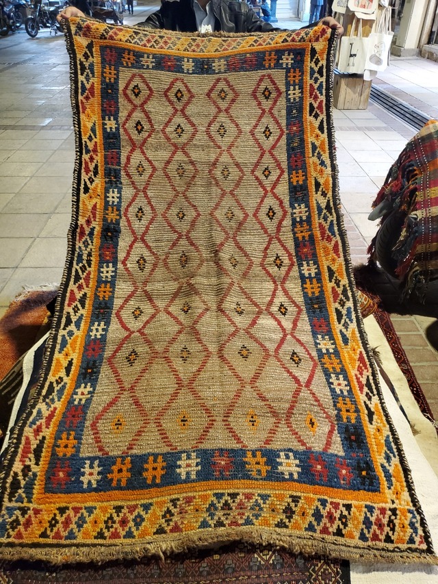 絨毯クエスト40【No.44】Old Gabbeh ※現在、こちらの商品はイランに置いてあります。ご希望の方は先ずは在庫のご確認をお願いします。