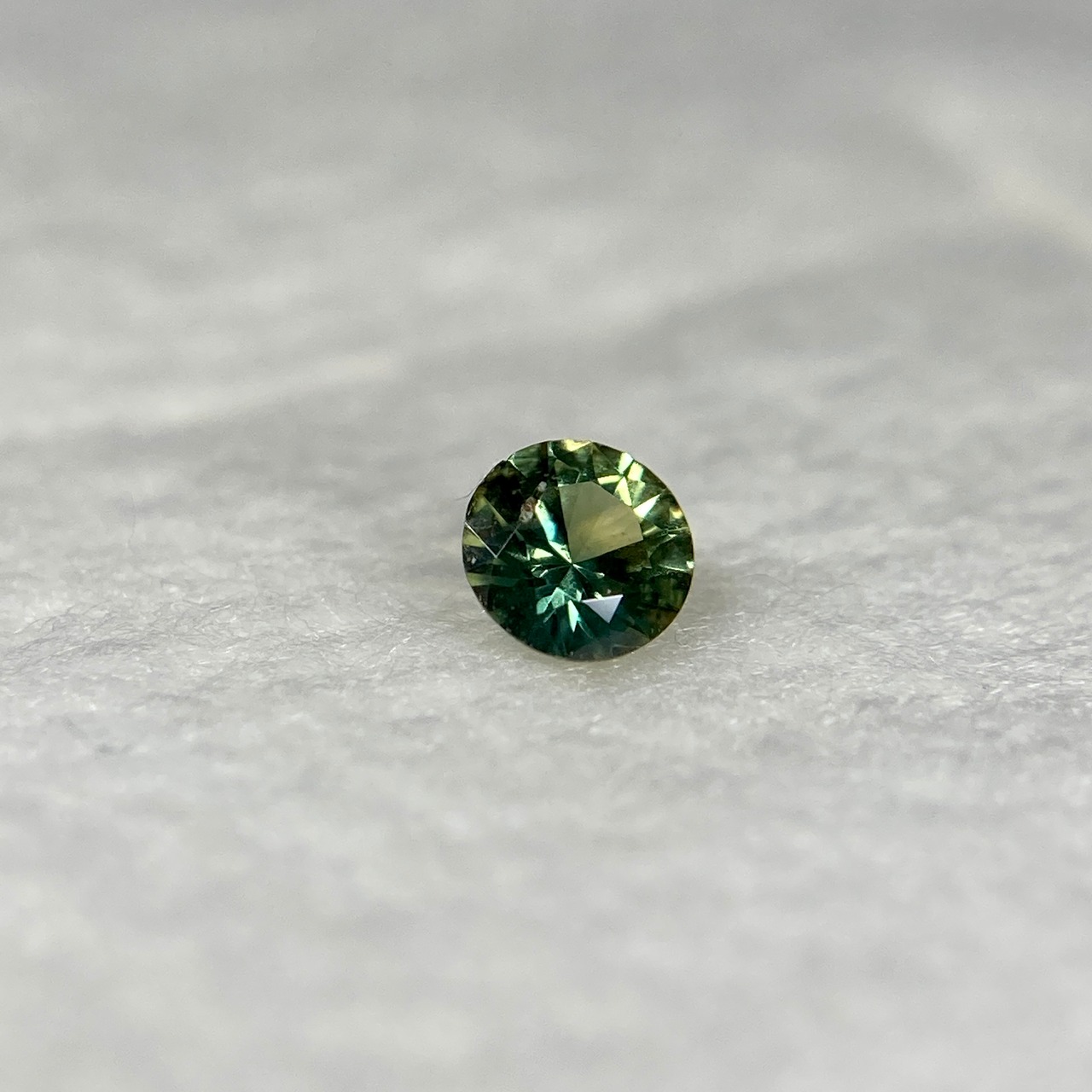 訳あってお買い得 丸いサファイア 緑系 約3.1mm r-0258