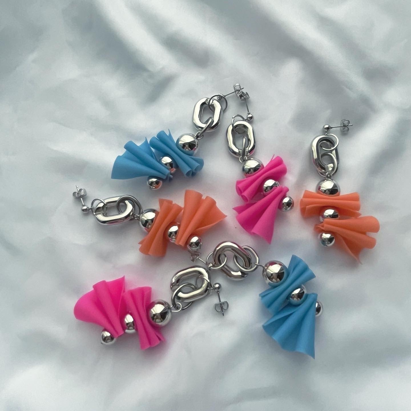 マット PVC ビニール ひらひら シルバー ピアス/イヤリング ブルー