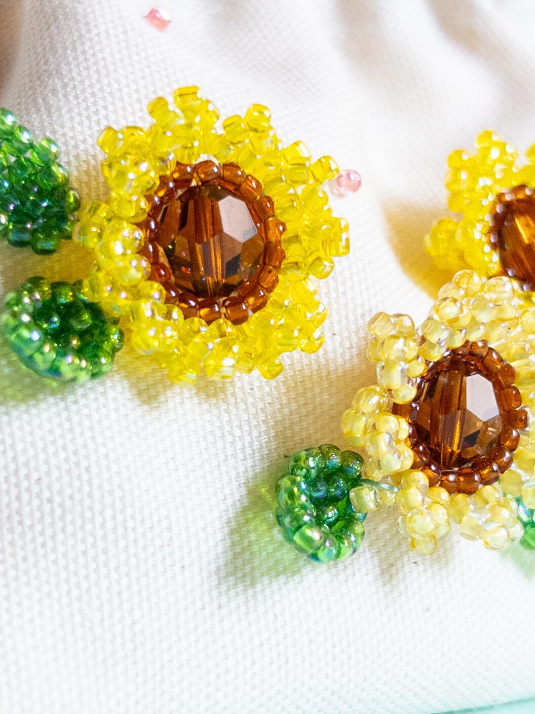 ひまわりのビーズ刺繍バネ口ポーチ | Pay ID