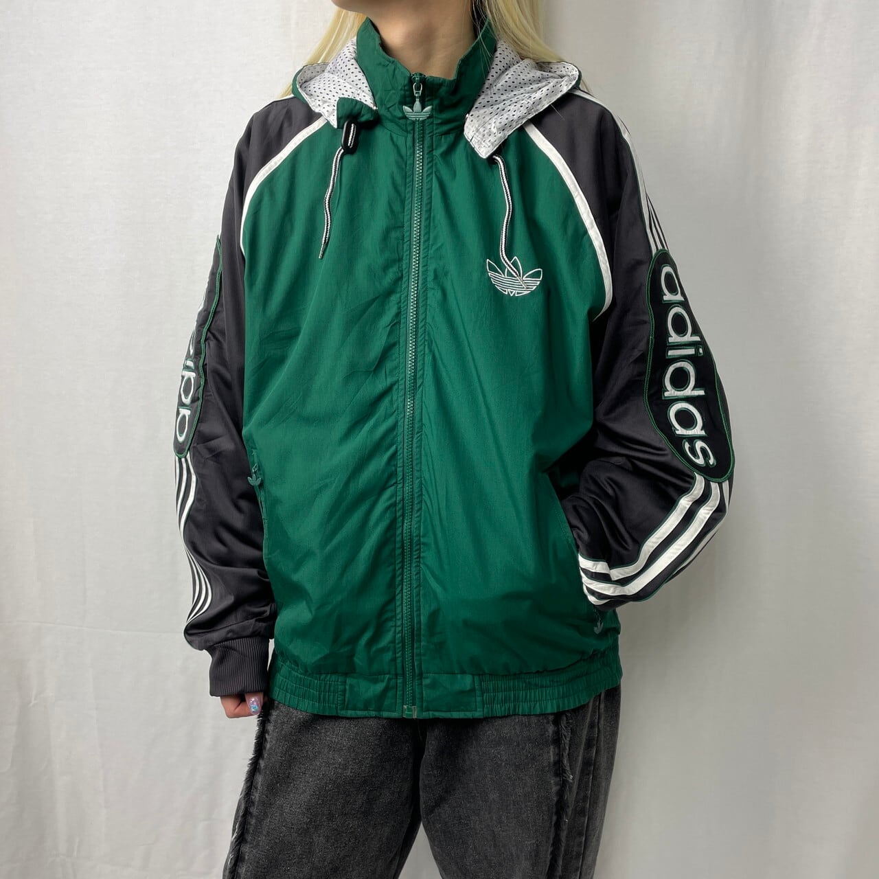 90年代 adidas アディダス ポリコットン×ジャージ トラックジャケット パーカー メンズL相当 古着 90s ヴィンテージ ビンテージ  サイドライン トレフォイルロゴ 切り替えデザイン 袖ロゴ刺繍 フード着脱式 グリーン チャコールグレー 緑色 墨色【ジャージ・トラックジャケット】 |  ...