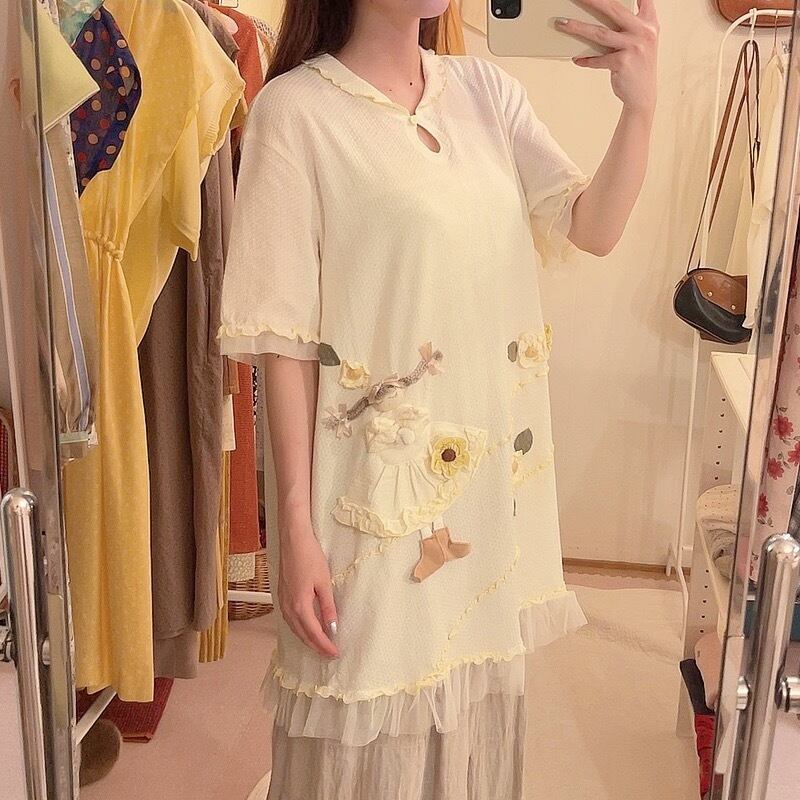 doll & flower applique pull over