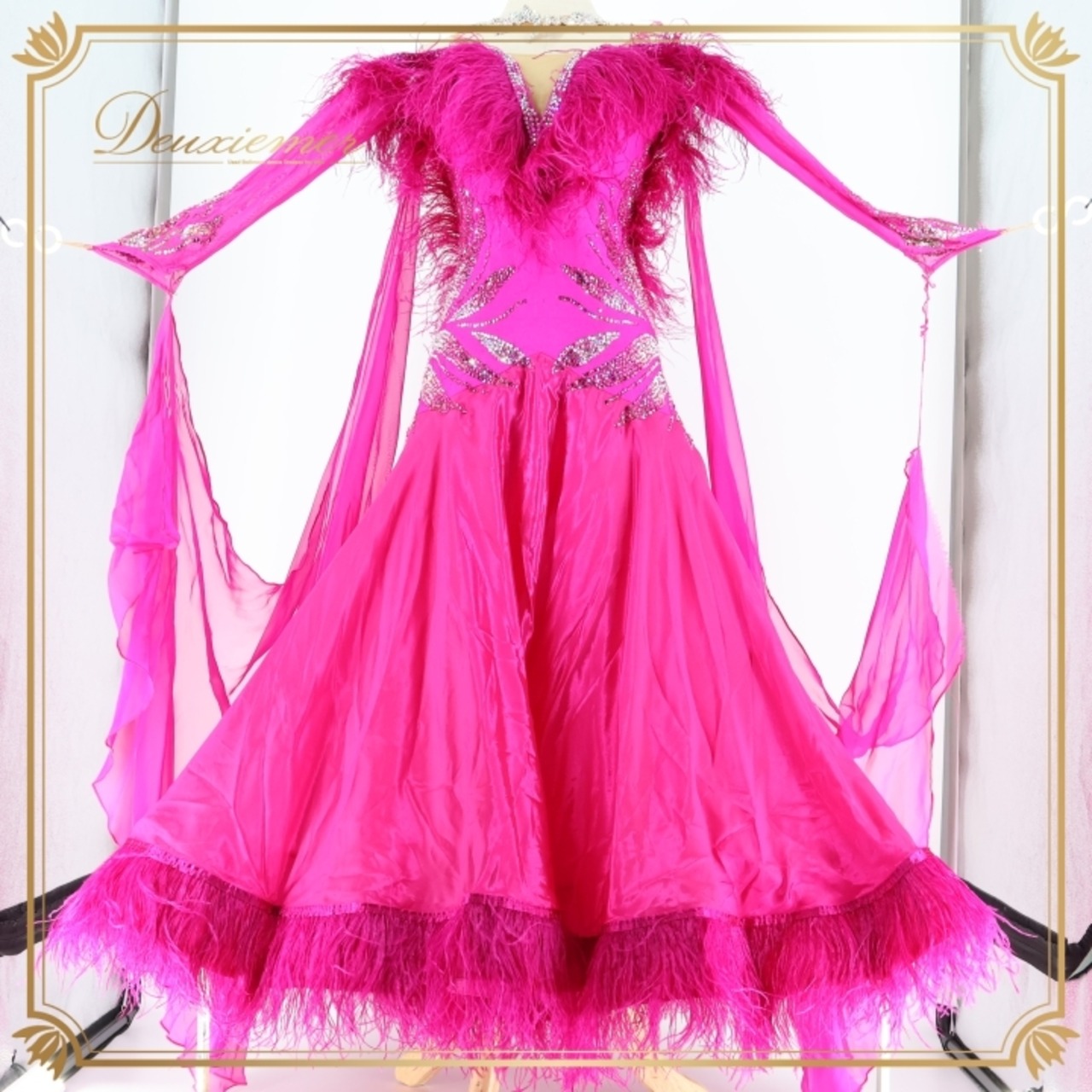 社交ダンス 衣装 The ONE ザワン スタンダードドレス ドレス ワンピース スタンダード フロート レース ファー フリル デモ 競技 ダンス パーティ 発表会 ピンク系 鮮やか 豪華 高級感 フォーマル ダンスイベント 競技会 衣装デザイン フェザー