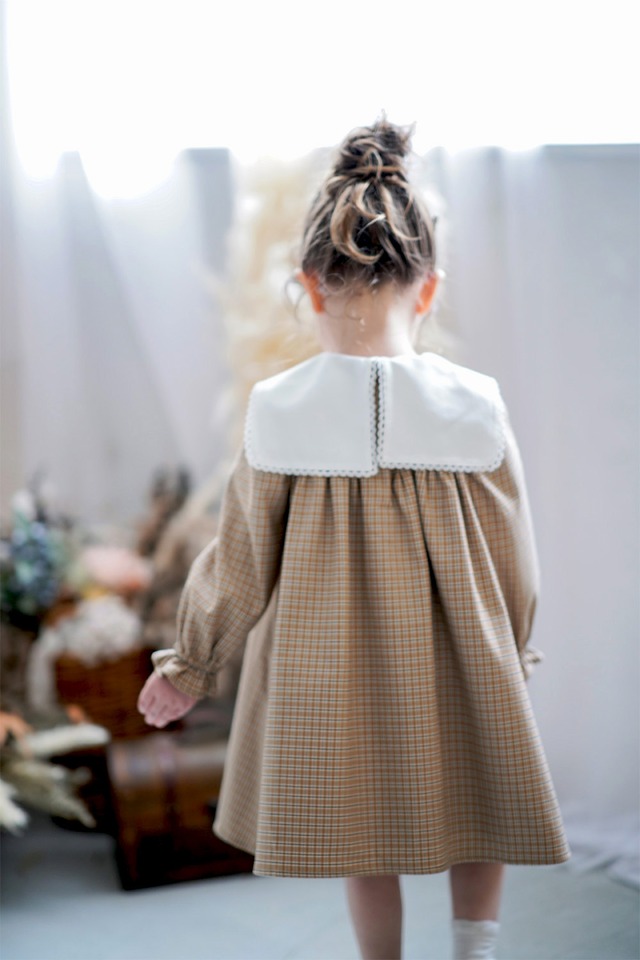 ビブカラーチェックワンピース<Beige check>