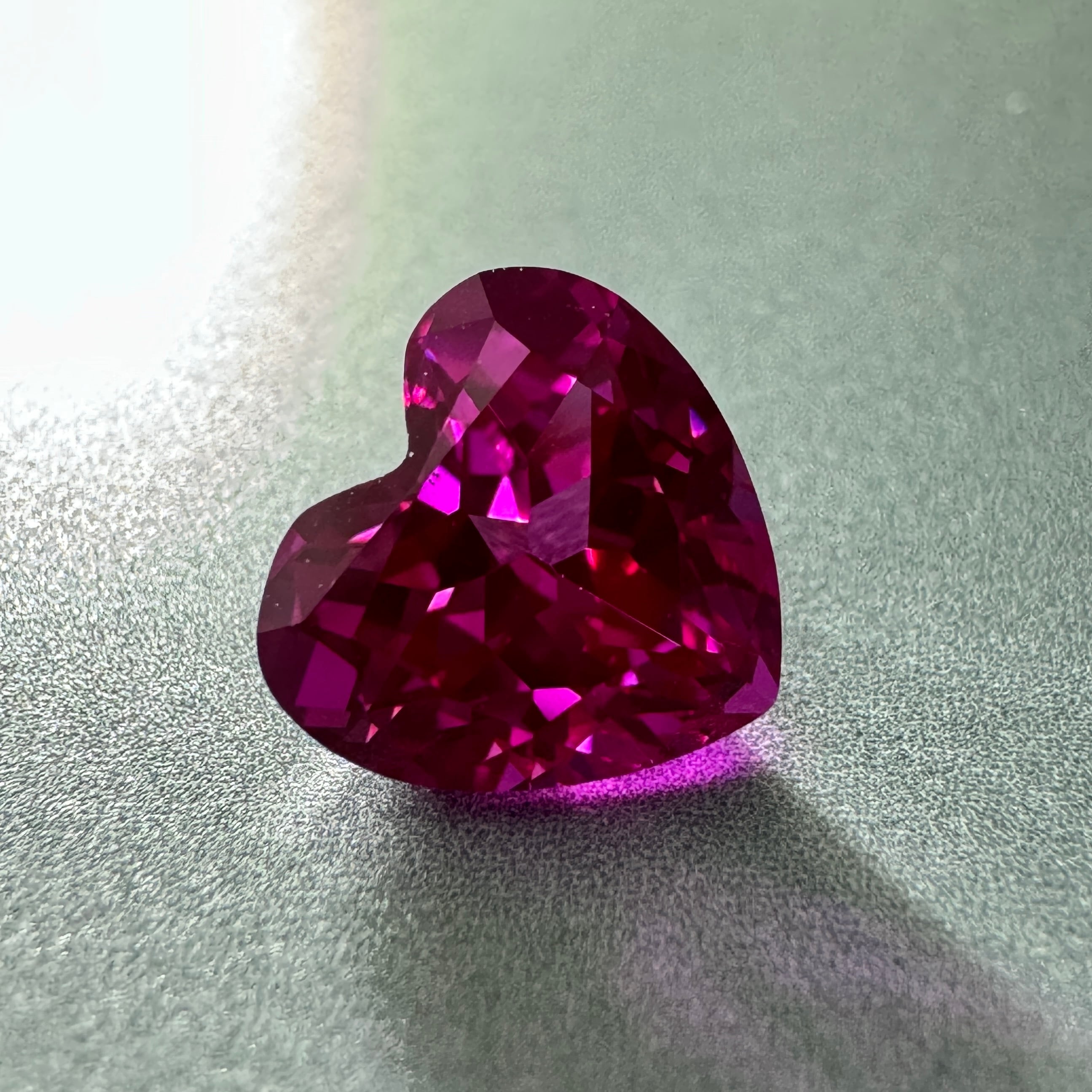 1.7ct 再結晶パープルサファイア ハートシェイプ ロイヤルパープル 
