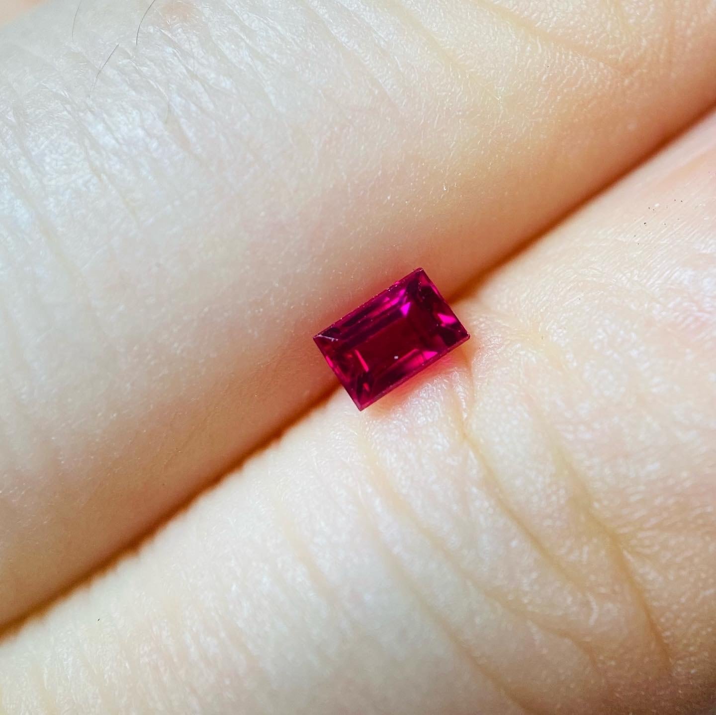 VIVIDネオンな情熱ルビー