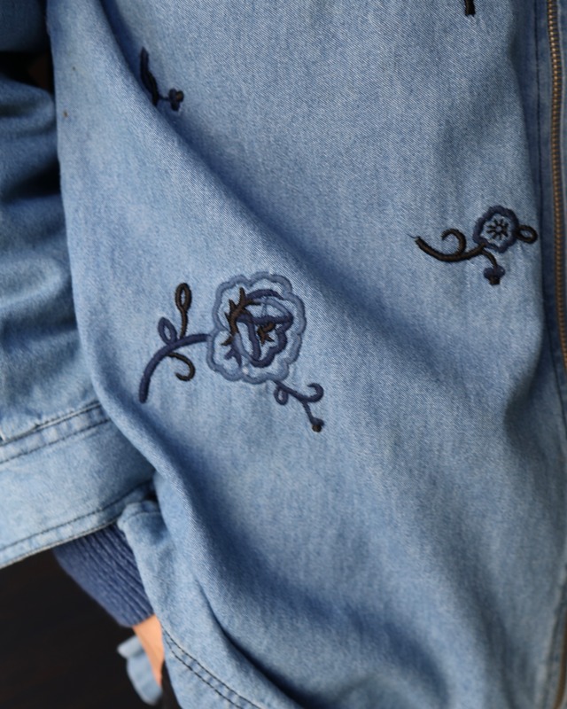 Embroidered design mid-length zip-up denim jacket