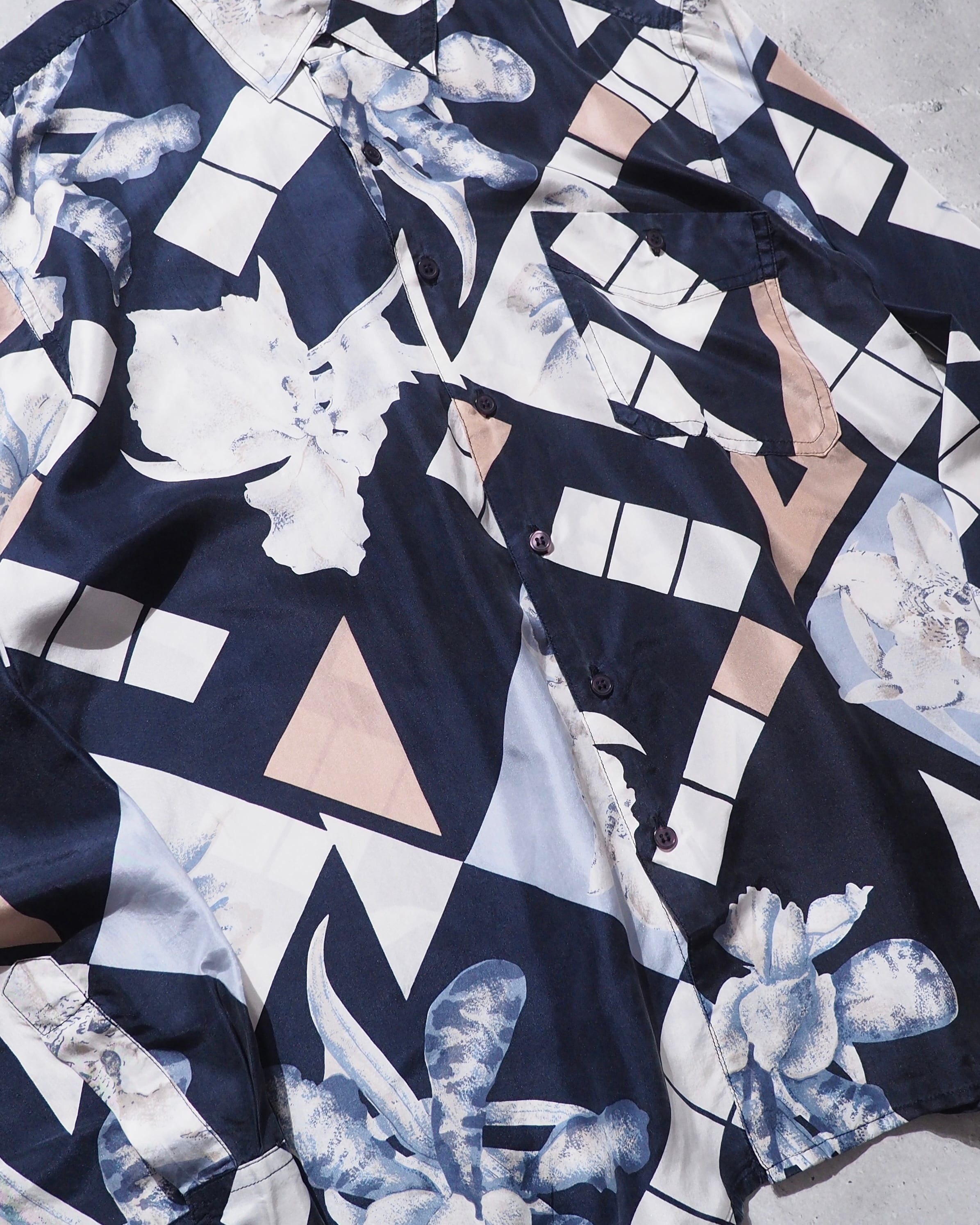 1990s ” 白華 ” Bautiful Flower Full pattern vintage Drape silk shirt