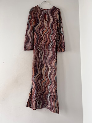 波打つラメワンピース