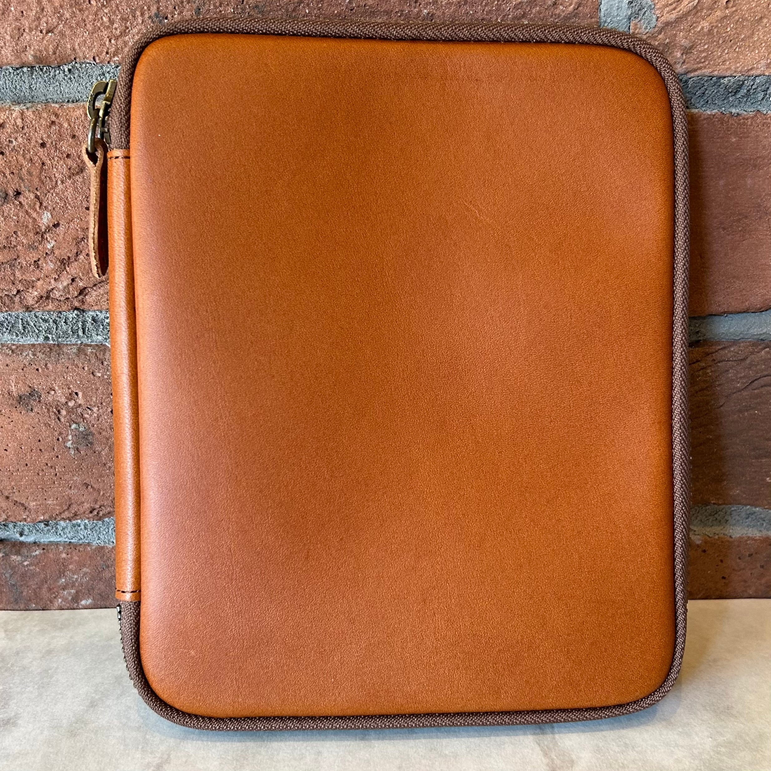 ＆Liebe「開くたび、ときめく 文具ポーチ（栃木レザー）」／5本差し