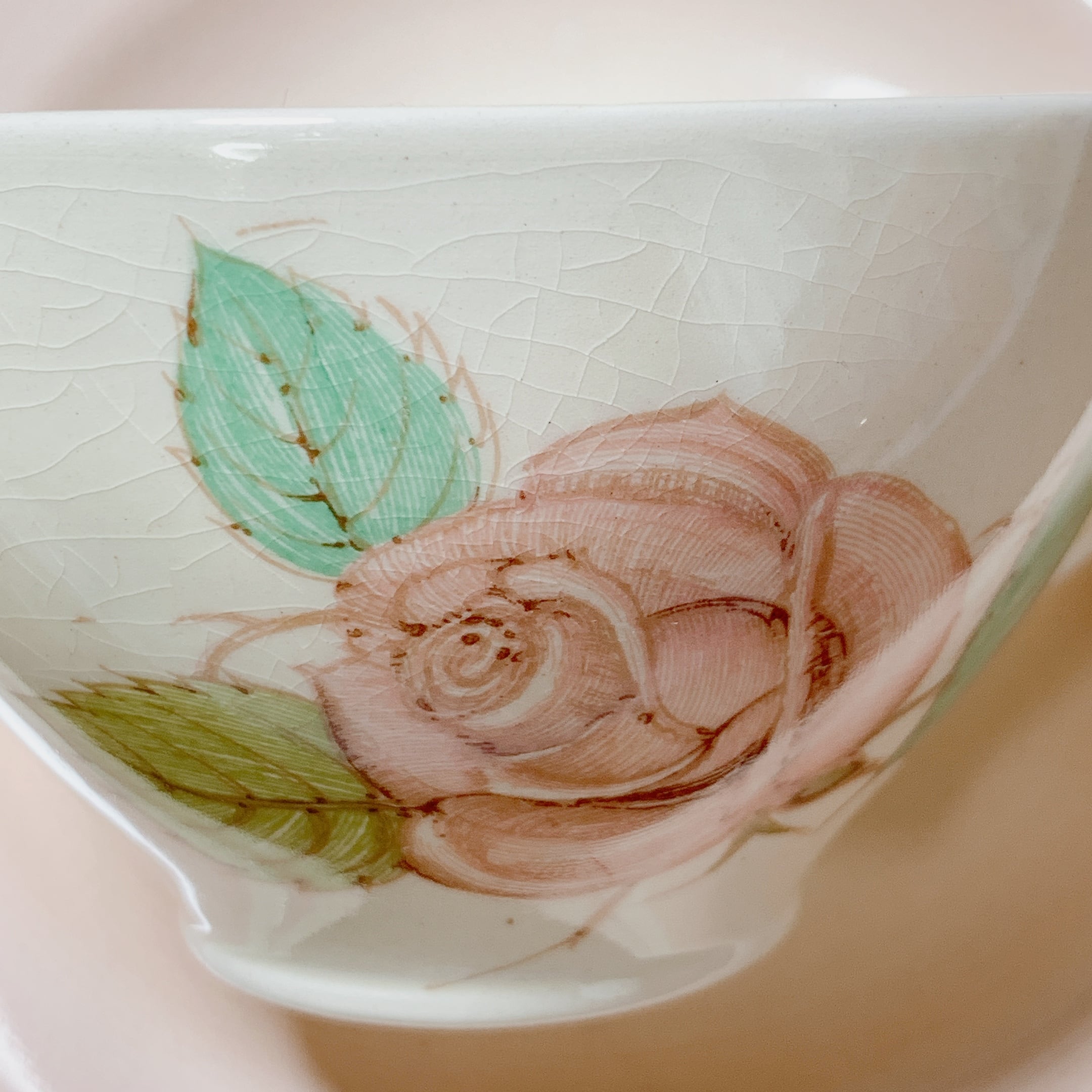 スージークーパーパトリシアローズピンクティーカップトリオ内側ピンク一色