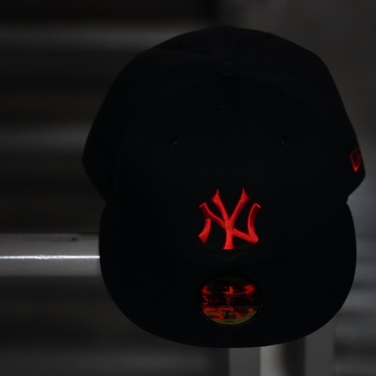 【gifthat別注】 NEW ERA 59FIFTY/5950 ニューヨーク・ヤンキース -The Red-