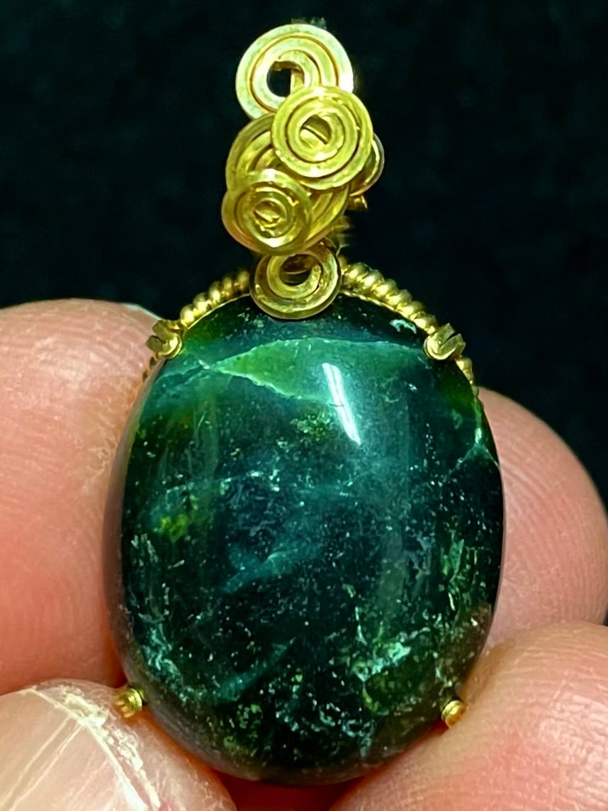 3) 日本人の「心」に寄り添う御守り!新たな自分自身への成長「糸魚川蛇紋岩」サーペンティンPT