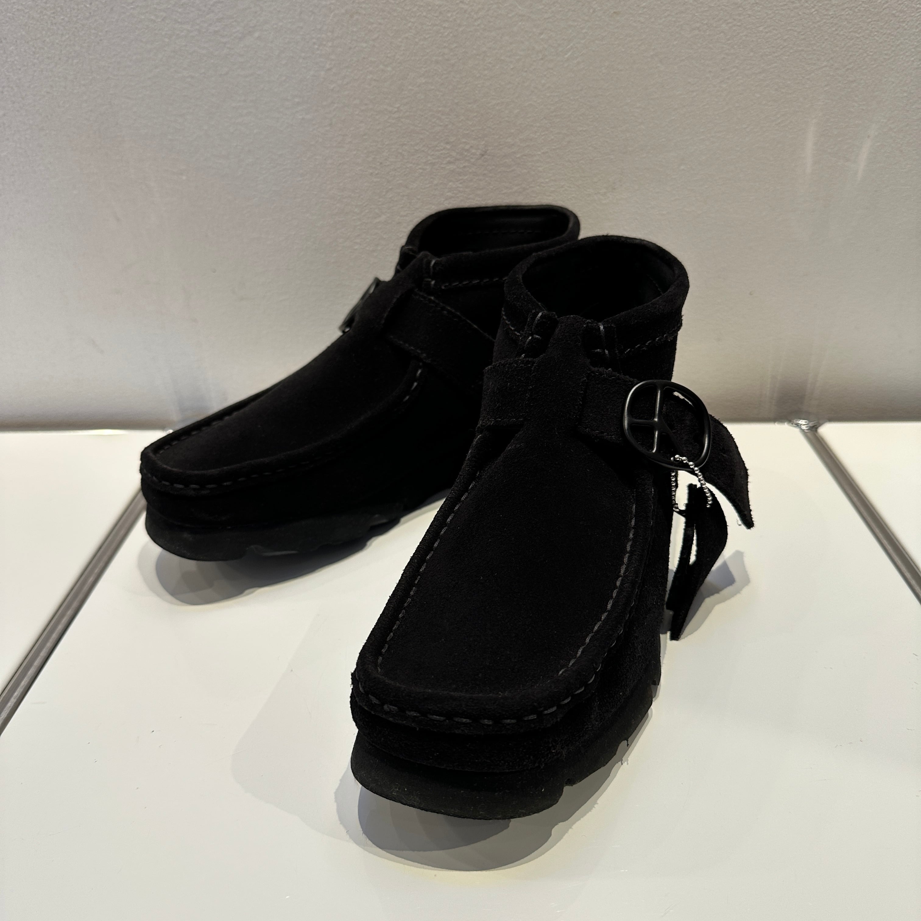 CLARKS x NEEDLES WALABEE BLACK 8M | safarionline