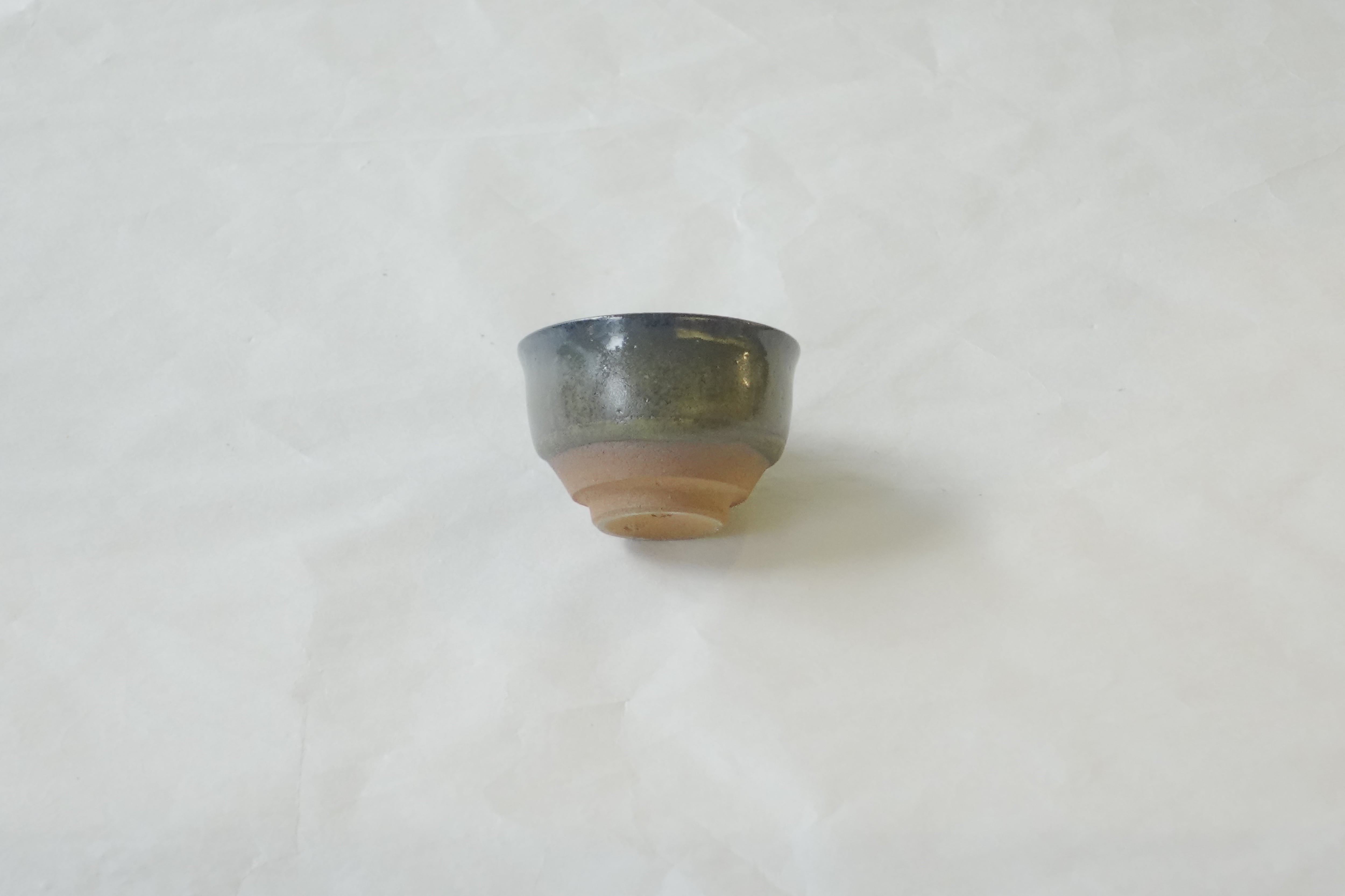 美濃焼 加藤仁 作 天目釉 灰被（はいかつぎ） ぐい呑み | 小林漆陶