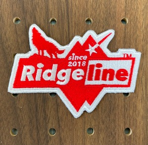 2022 Ridgeline Premium Wappen / RED