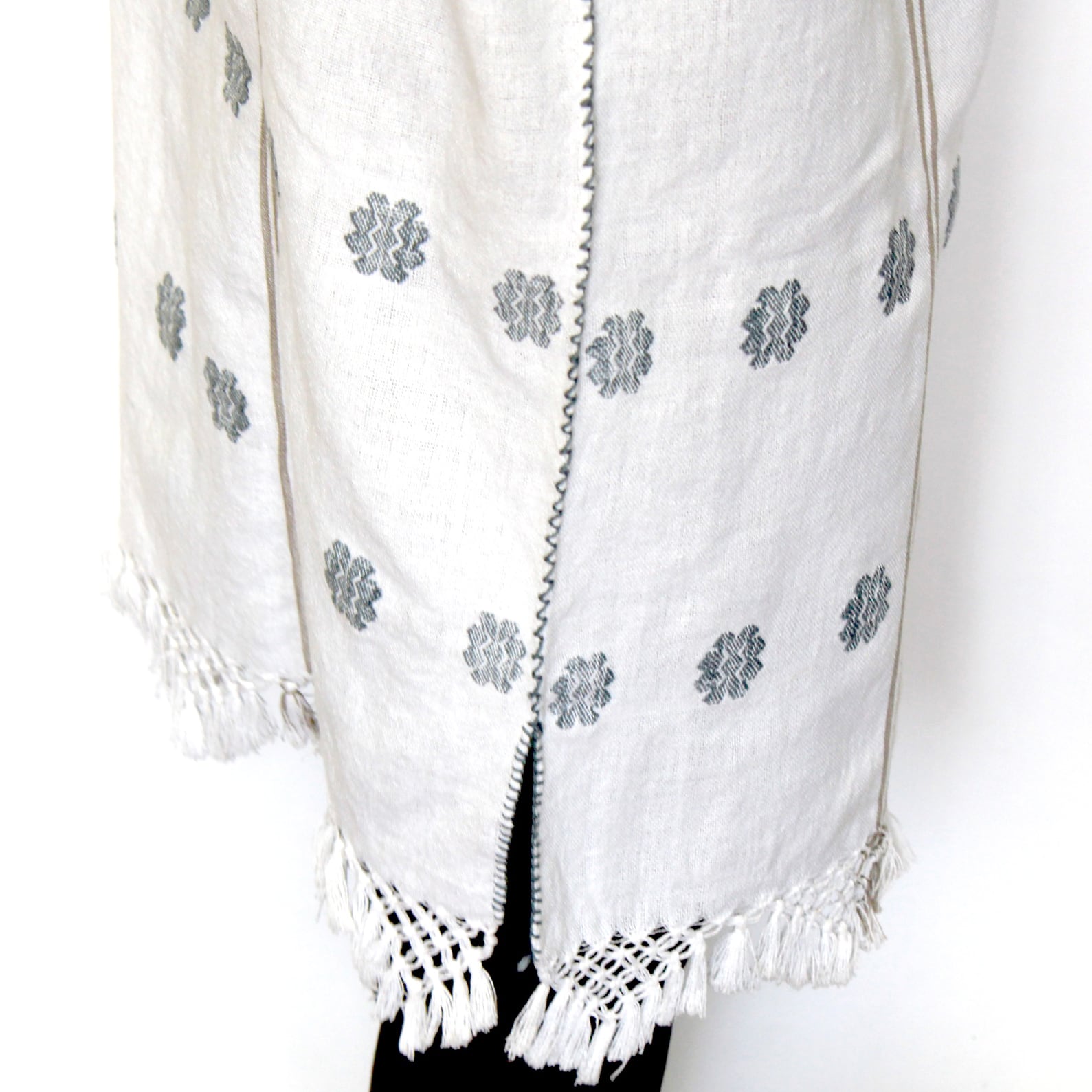 メキシコ 手織りウィピル ホワイト × グレー sommar handicrafts