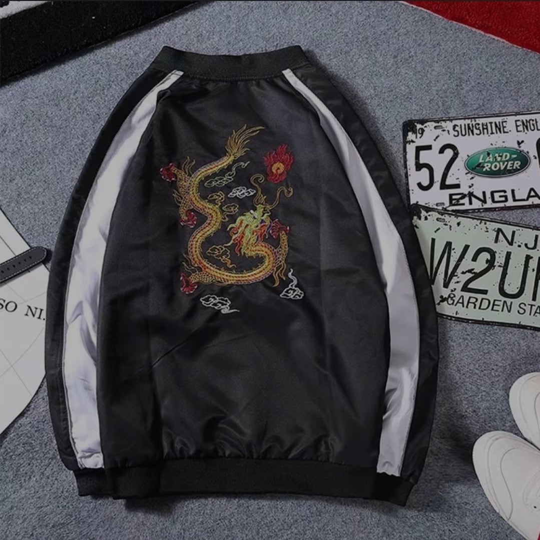 刺繍入り黒スカジャン