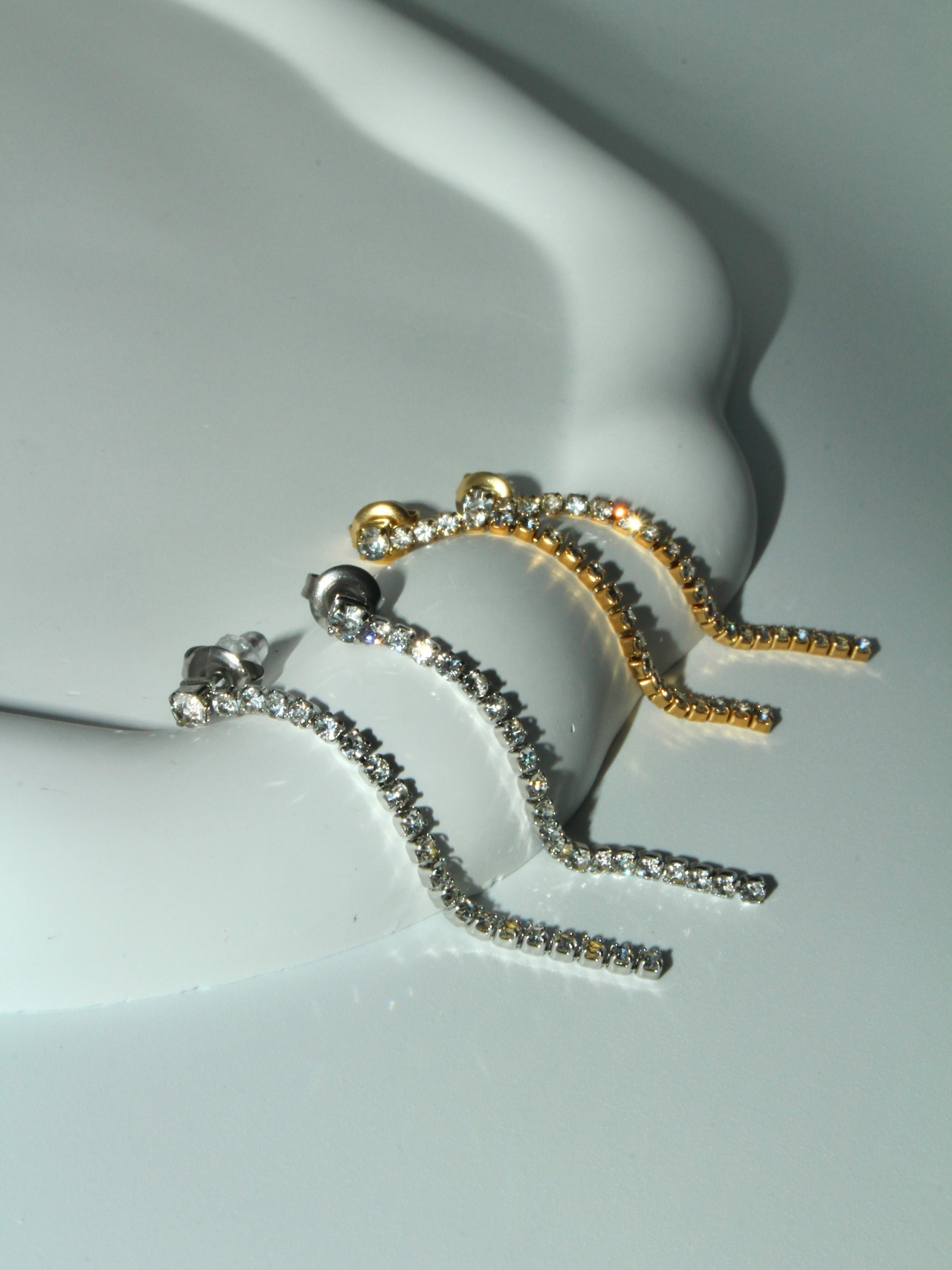 Cube zirconia pierce