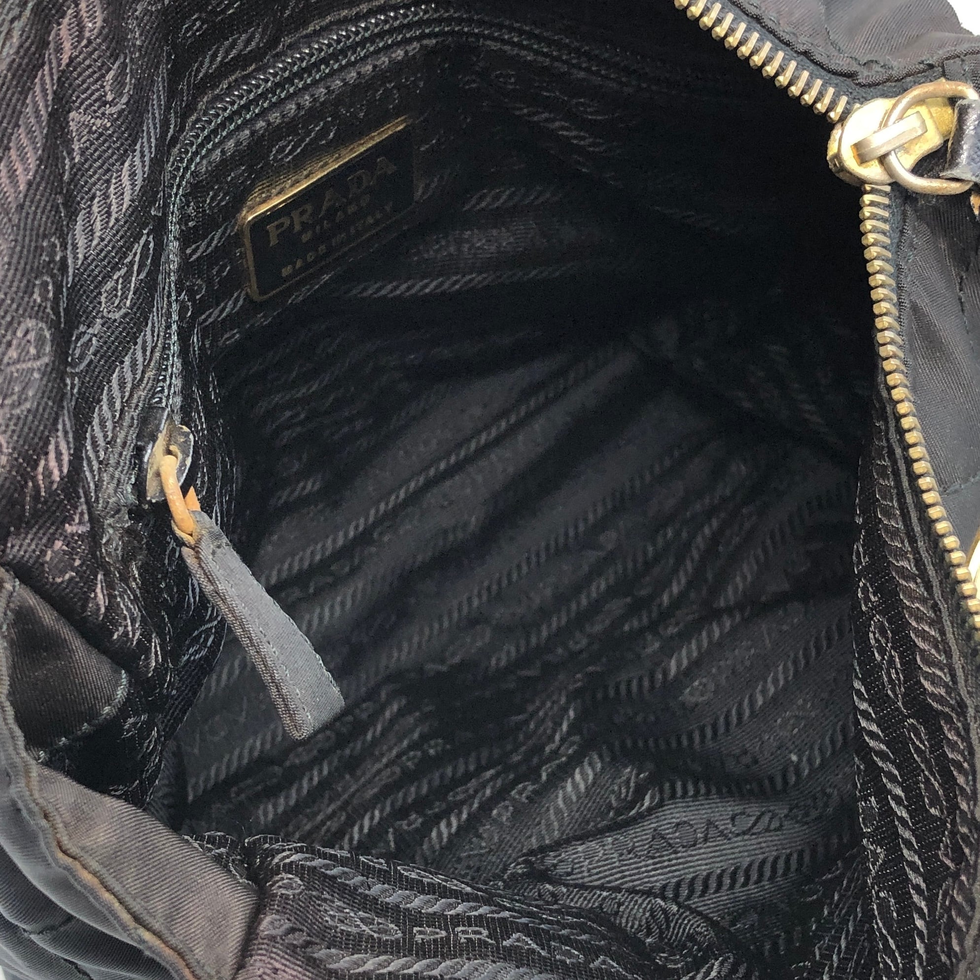 PRADA プラダ ショルダーバッグ ブラック トライアングルロゴ ナイロン