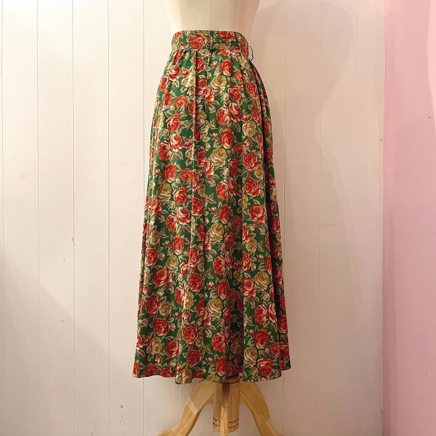 antique red rose green flare skirt