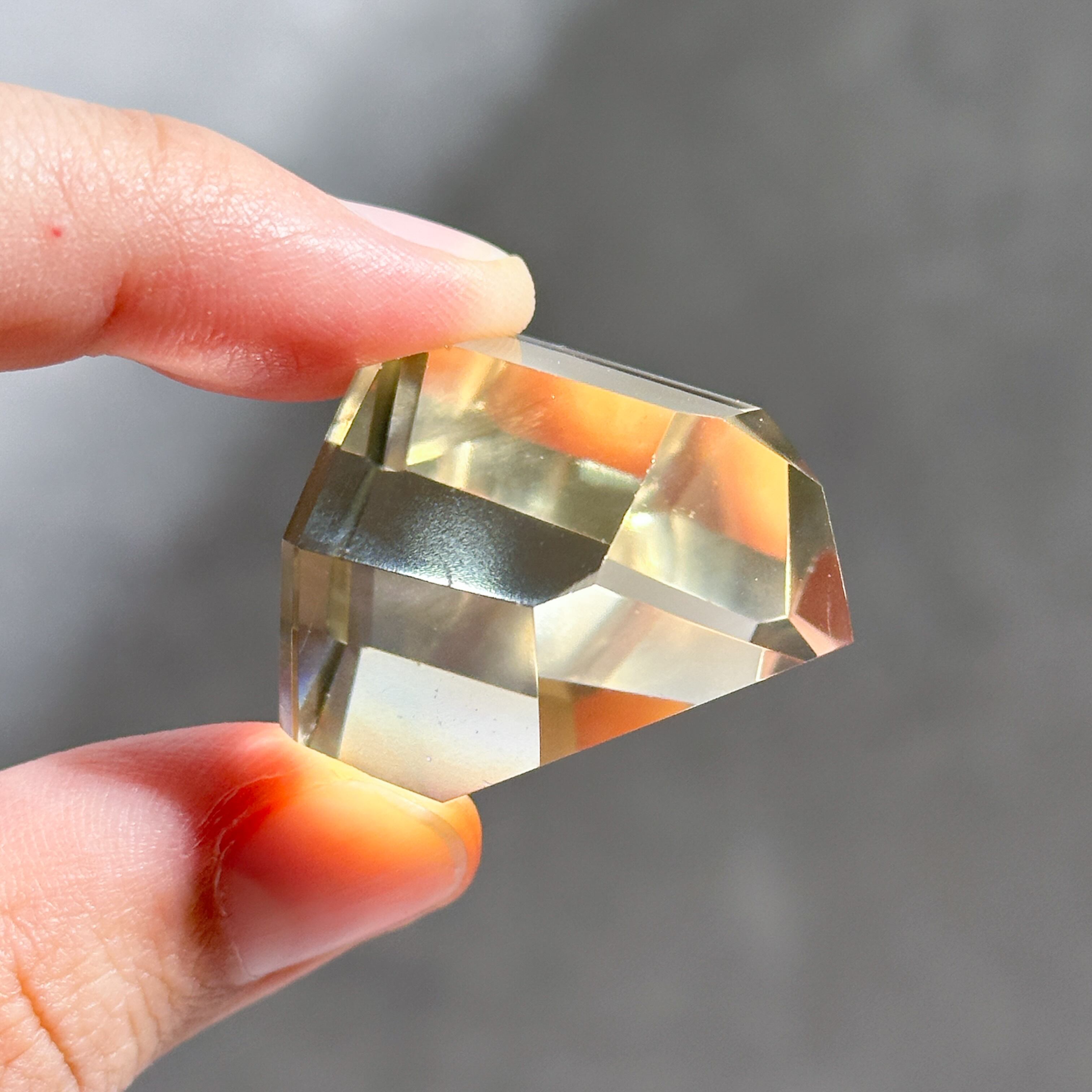 シトリン（黄水晶） タワー 82◇ Citrine ◇ 天然石・鉱物