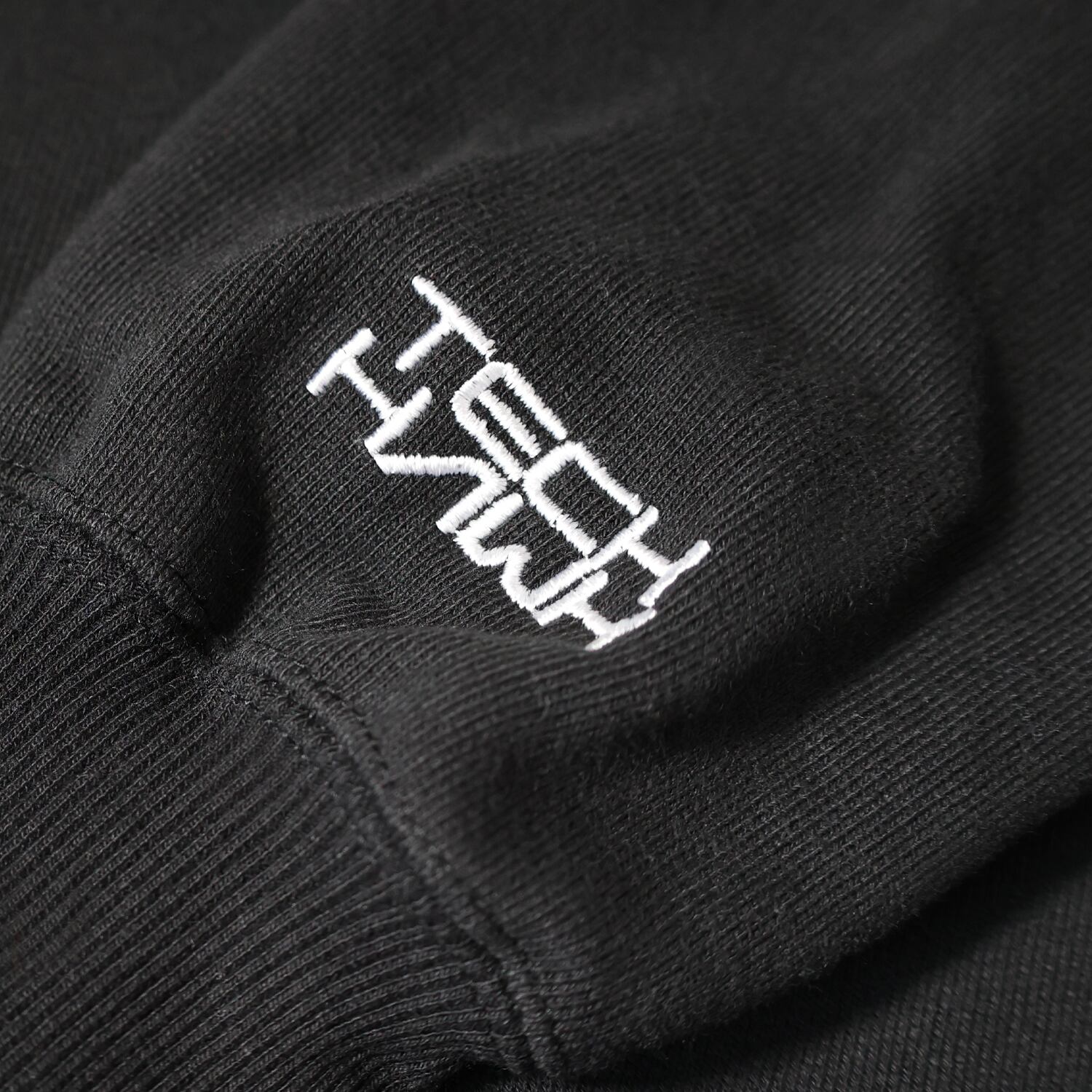 ICE & TECHNO | TECH HAWK CREWNECK (BLACK) | UNEEK BASEMNT