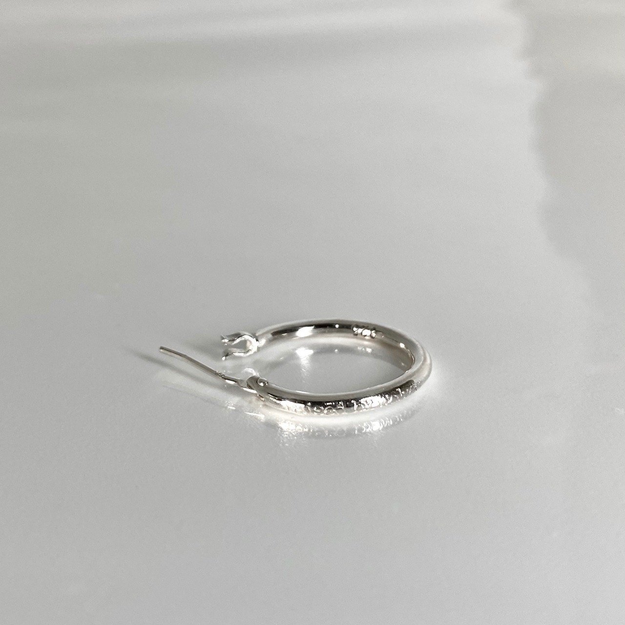 THIN HOOP raised by wolves [LARGE] / シンフープピアス レイズド バイ ウルヴス L