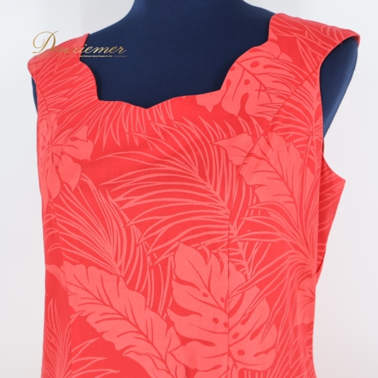 フラダンス 衣装 ワンピース ドレス レッド系 アロハスタンダード フラ ダンス モンステラ柄 リーフ柄 赤 ノースリーブ 鮮やか ALOHA STANDARDS 日本製 ハワイアン アロハ かわいい スカラップ ハワイアンプリント