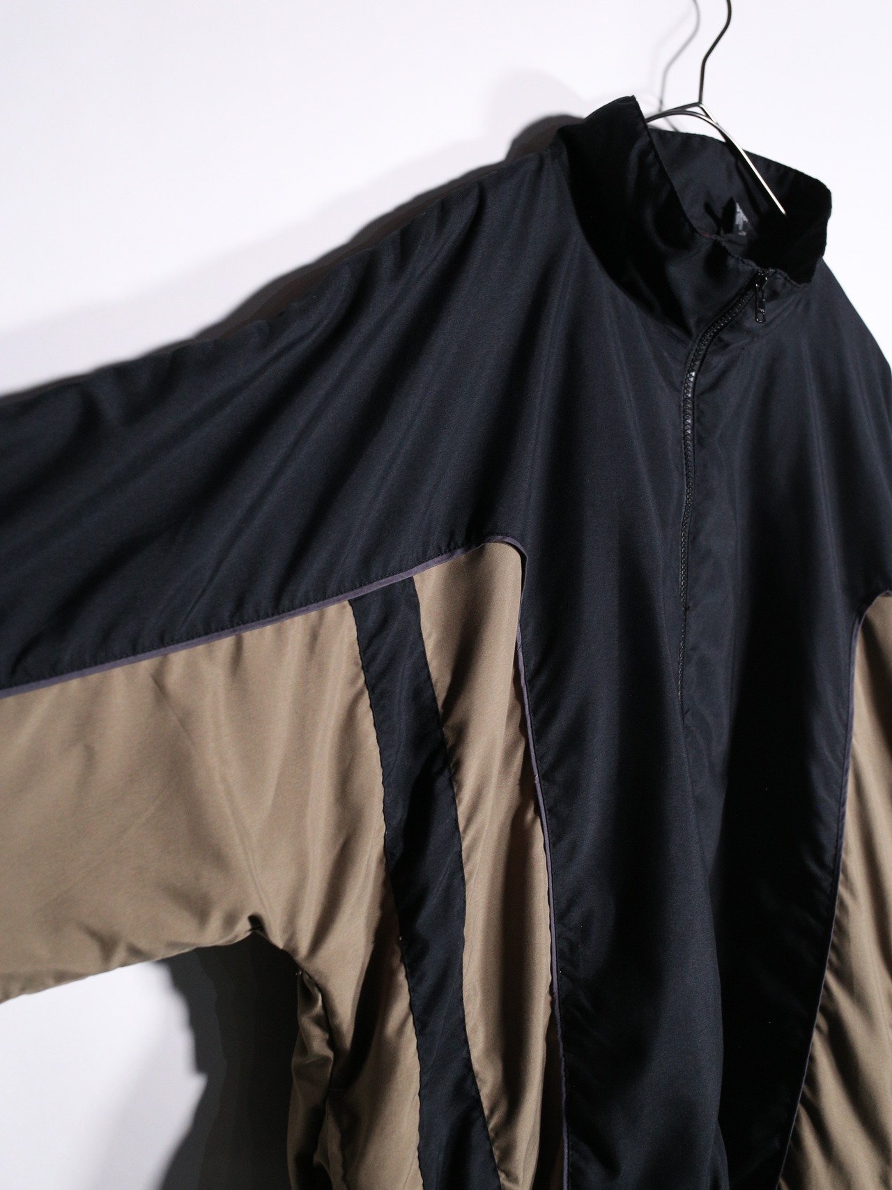 switching design over wide silhouette jacket - 12