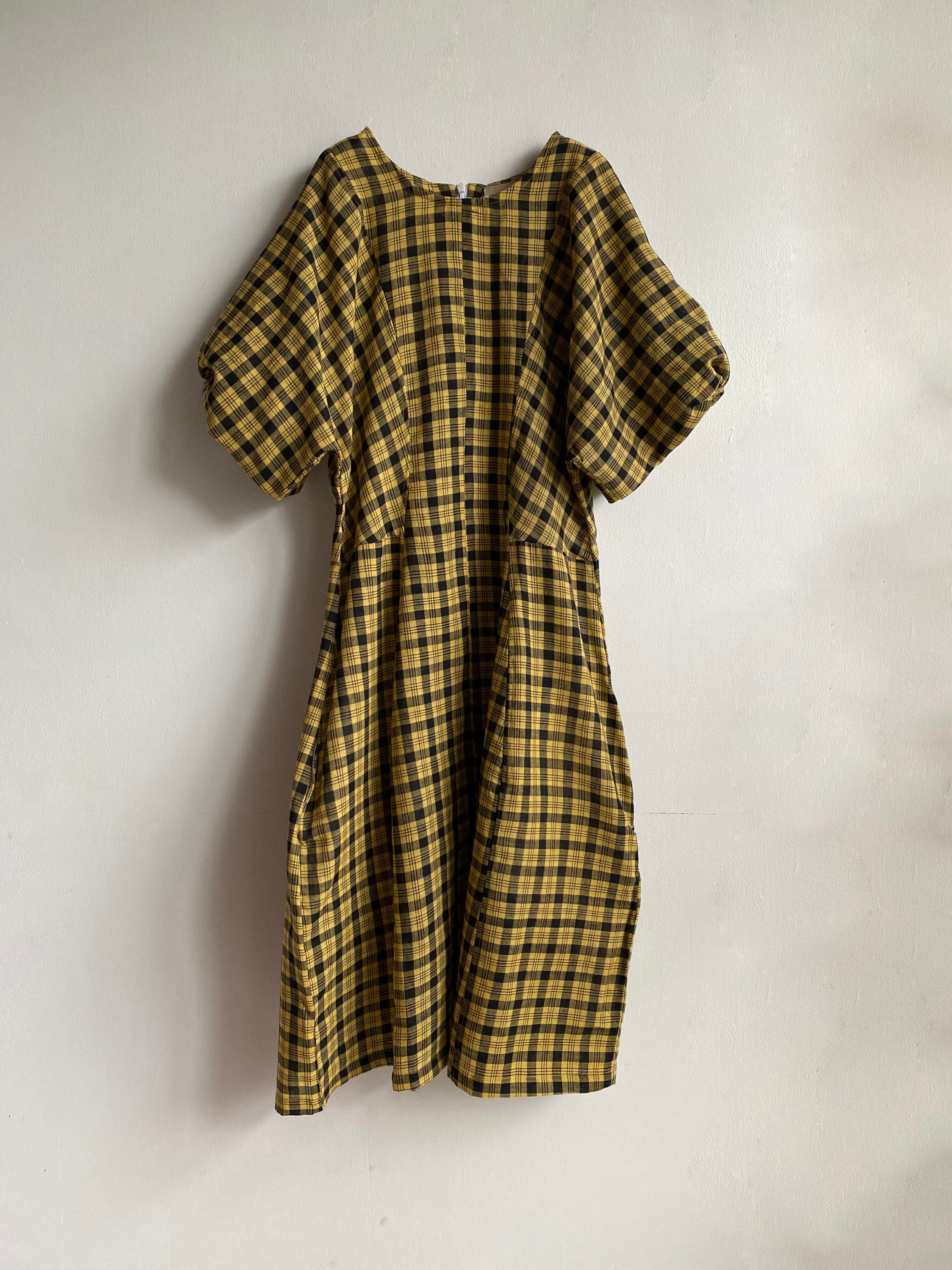 Short sleeve deformation dress "yellow & black check" khadi cotton