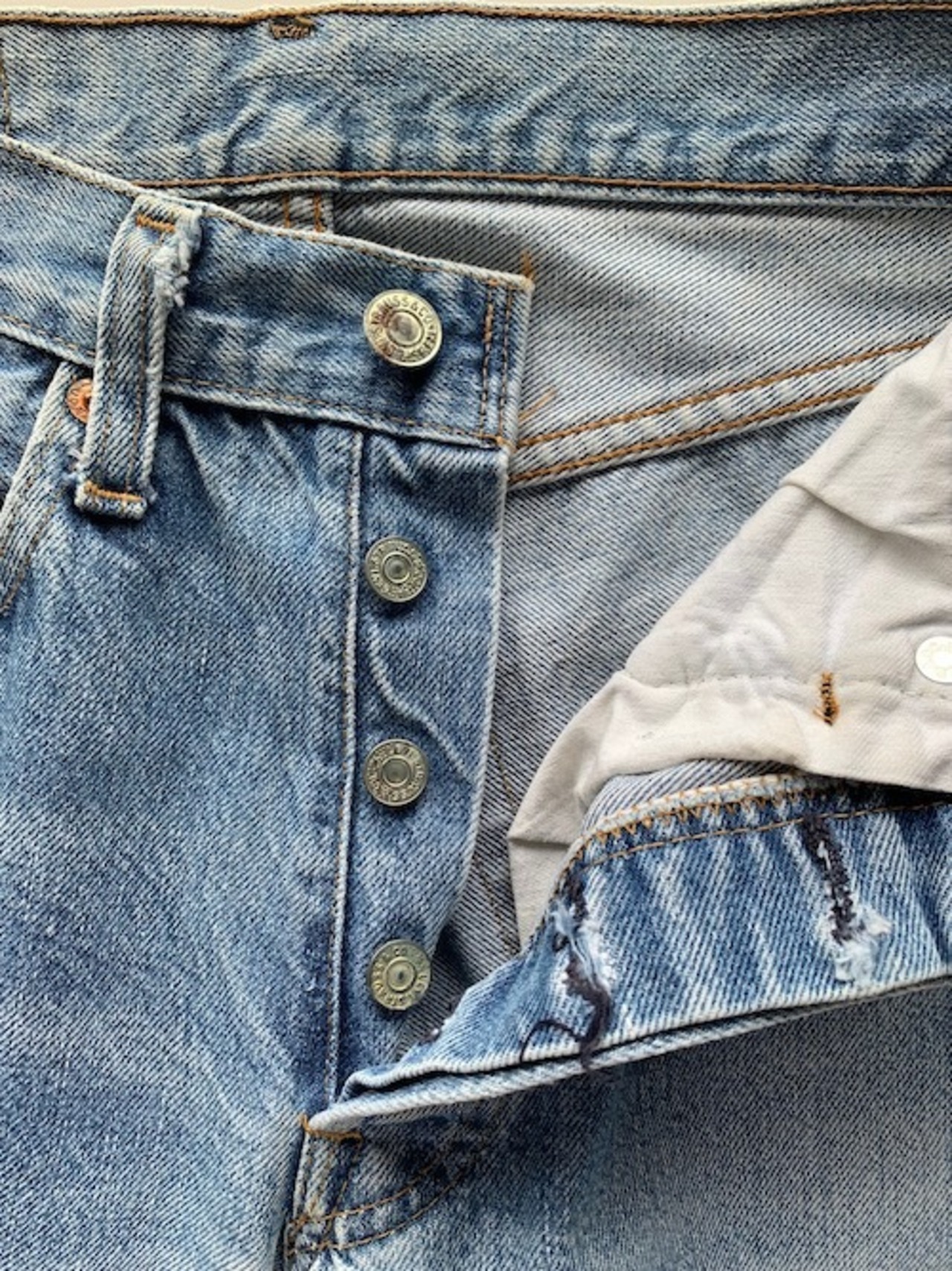 M-105    リーバイス Levis501古着 1981年赤耳 米国製刻524　W 65cm  股下 78cm