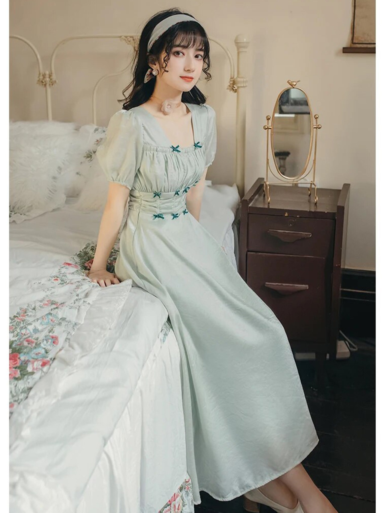 【0003】Retro French Ribbon Short Sleeve Dress