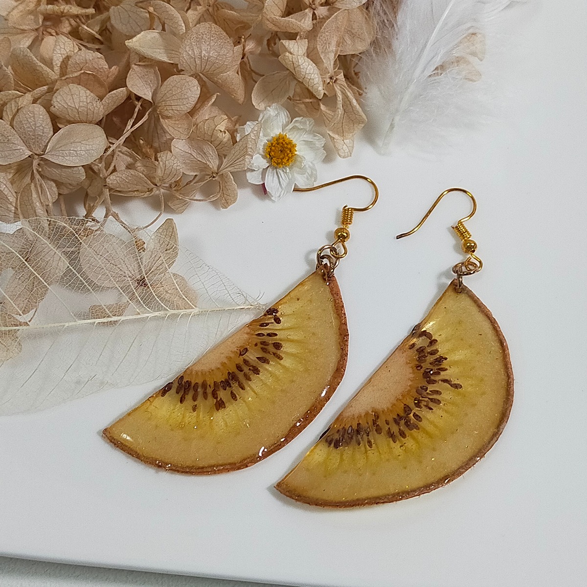 押しフルーツキウイ（ハーフ）のピアス（イヤリングに変更可） | mystere 