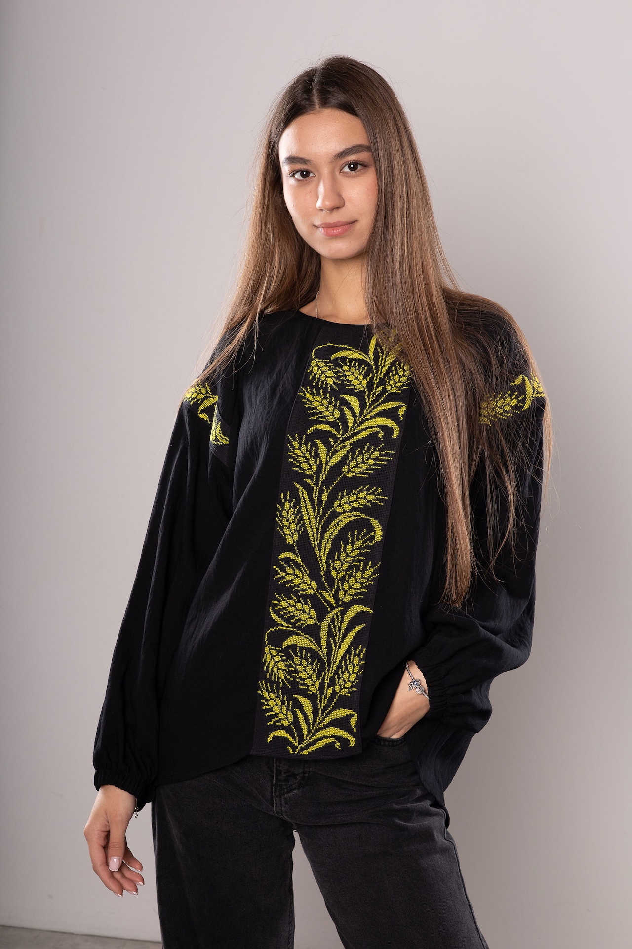 ウクライナ刺繍ヴィシヴァンカ クロスステッチ　小麦　手刺繍　ブラウス　麻　レディース・フリーサイズ - 4