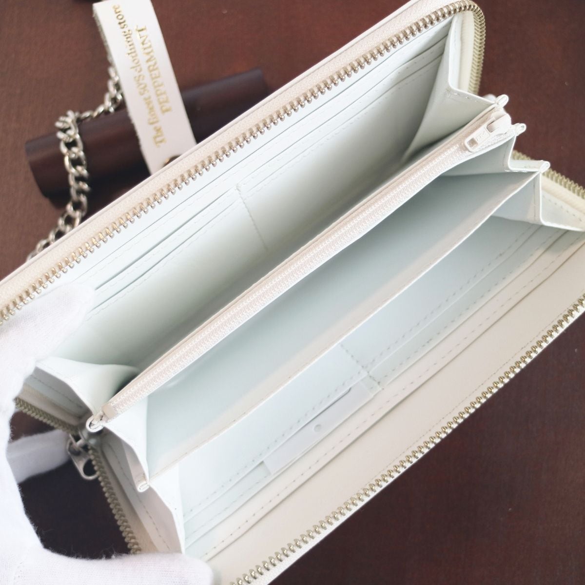 総革コブラタグ ラウンドファスナー ウォレットチェーン付き 白 RSW