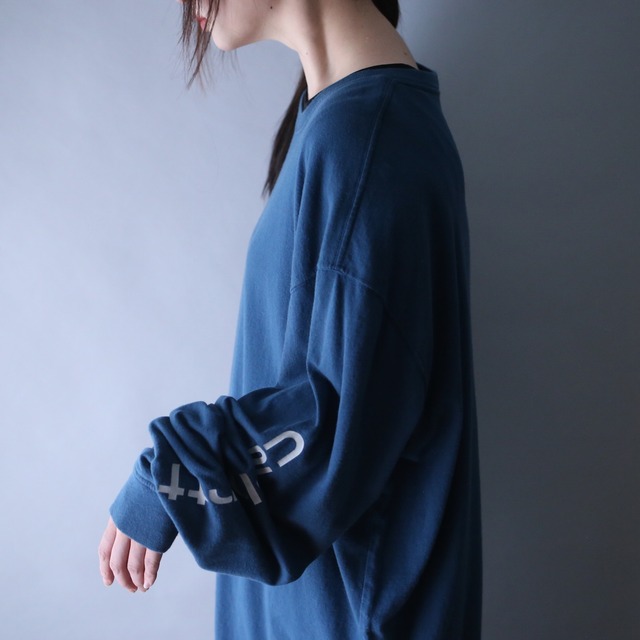 "Carhartt" sleeve logo printed design over silhouette l/s tee