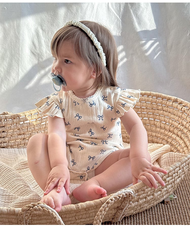 肩フリルリブ透かしコットンロンパース