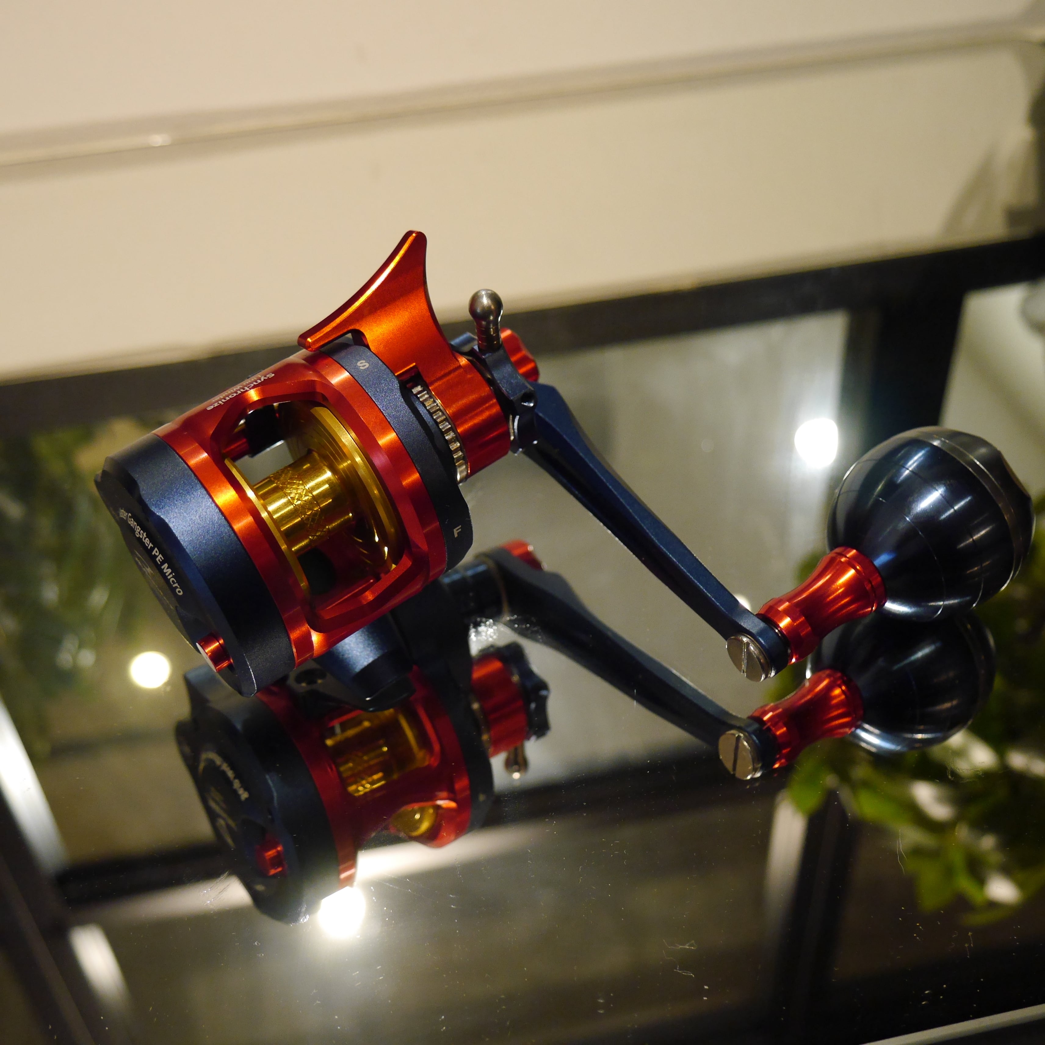 Dark/Red/Gold JM Gangster PE Micro Reel | RedfishBluefish手巻き