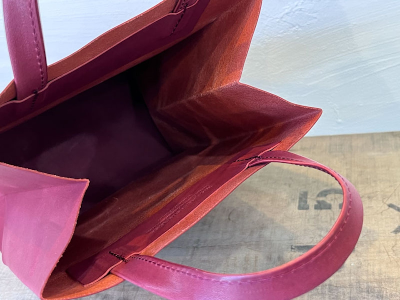 牛革の紙袋のような革袋・B5タテ/ボルドー