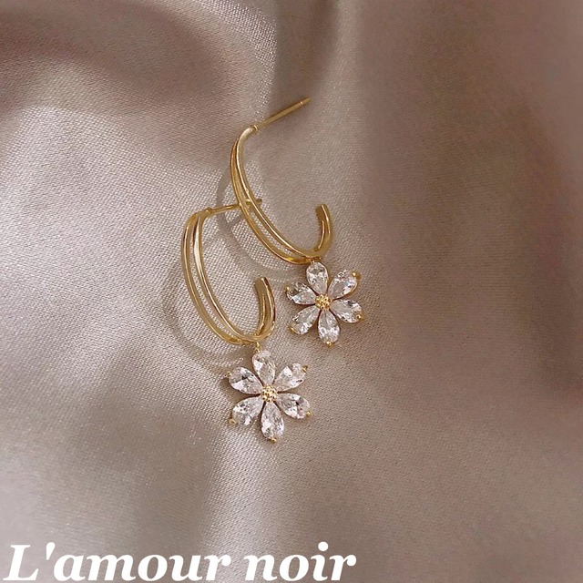 ミニフラワーループピアス