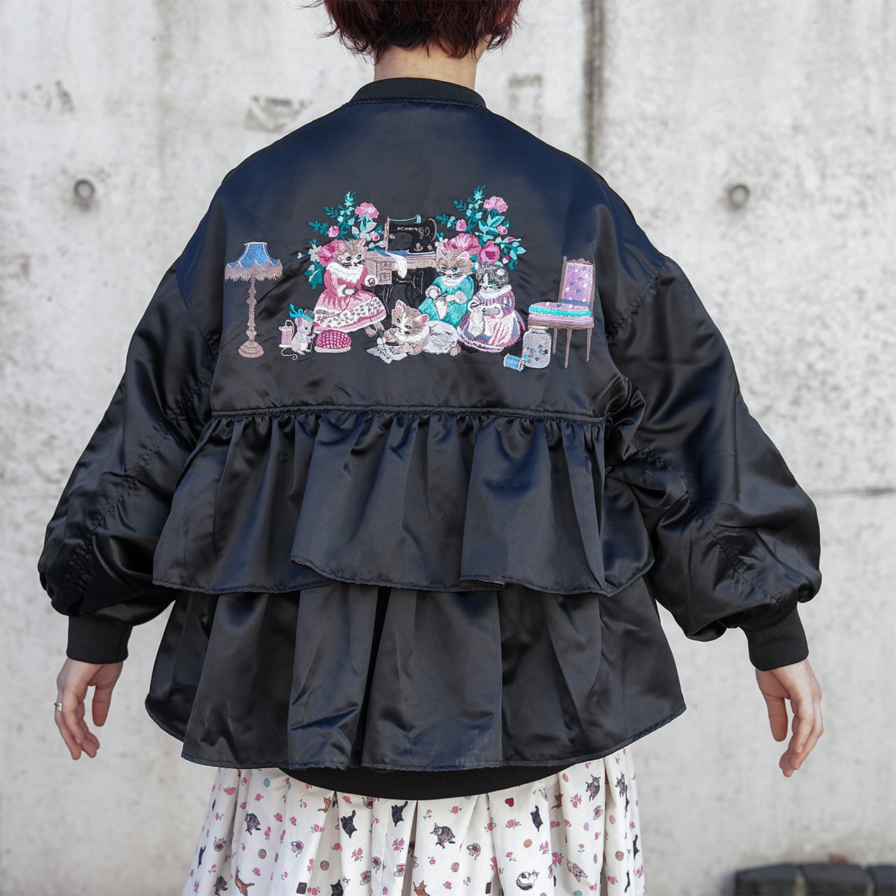 刺繍フリルジャケット“Crafting Cats” (Black) | tamaobazaaar