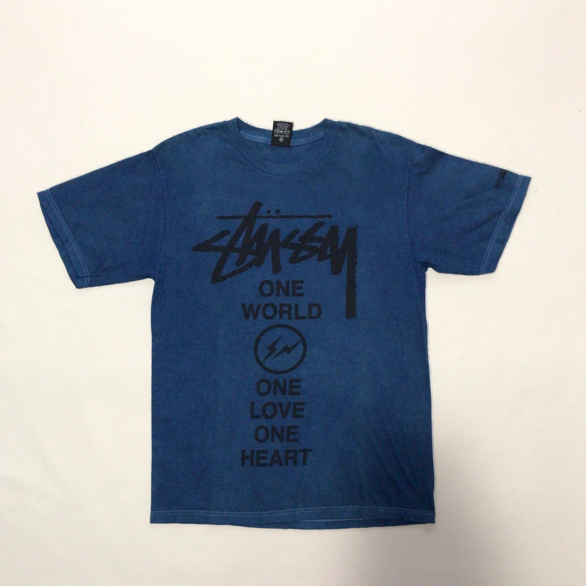 藍染 STUSSY × 藤原ヒロシ(Fragment Design)のチャリティーTシャツ ...