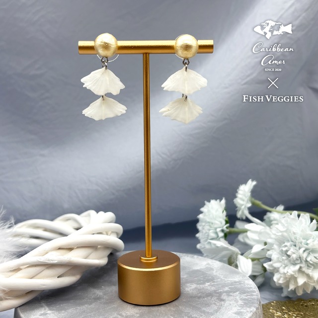 チョウザメ鱗２連ピアス＜ホワイト＞