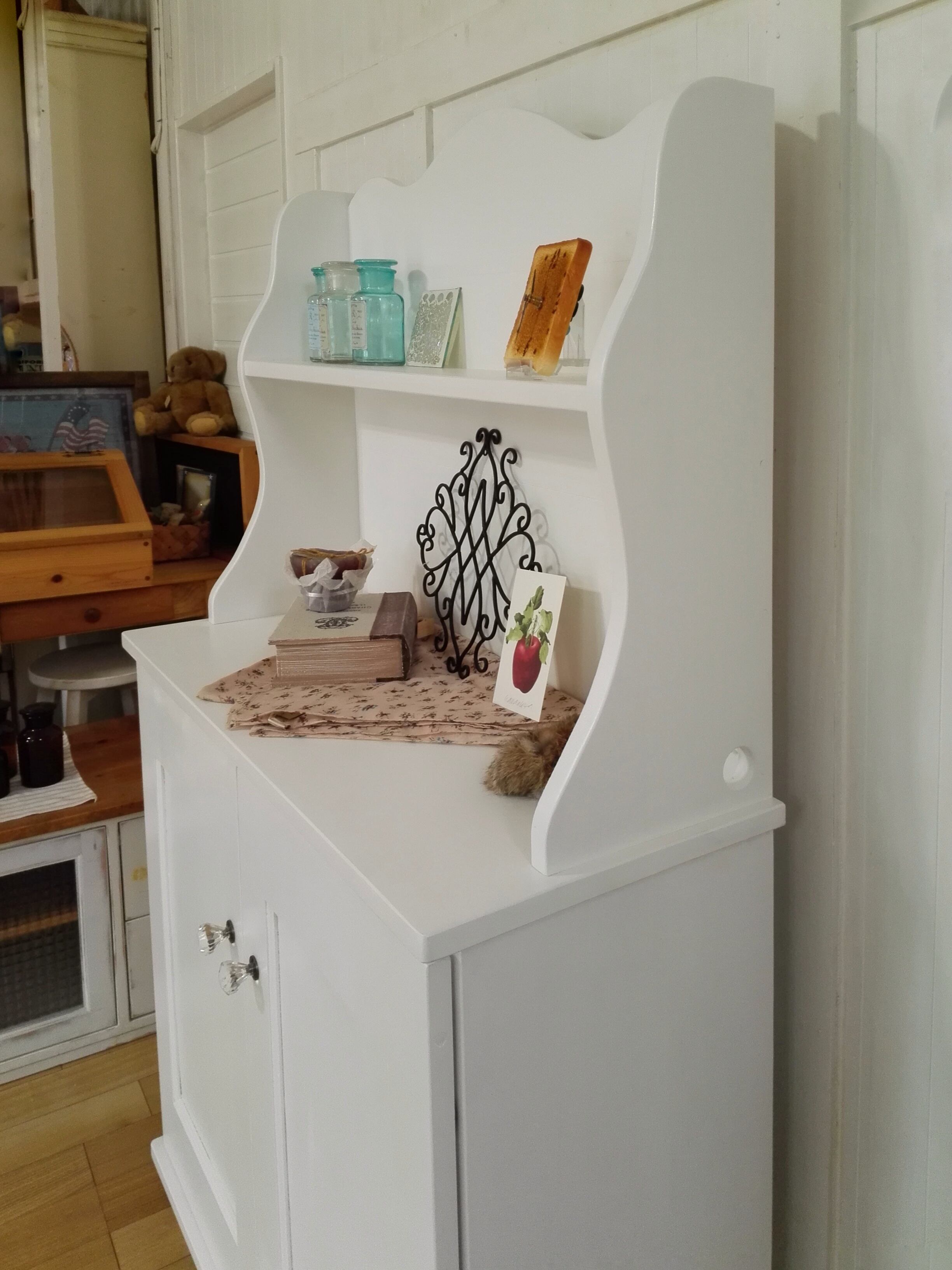 ホワイトウェーブキャビネット | オーダー家具のKINOKA