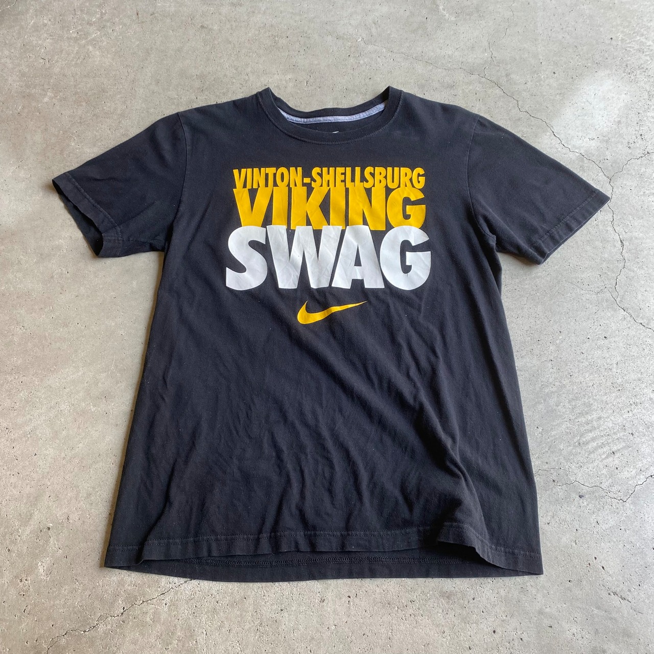 NIKE ナイキ VIKING SWAG ロゴ プリント Tシャツ メンズM 古着 