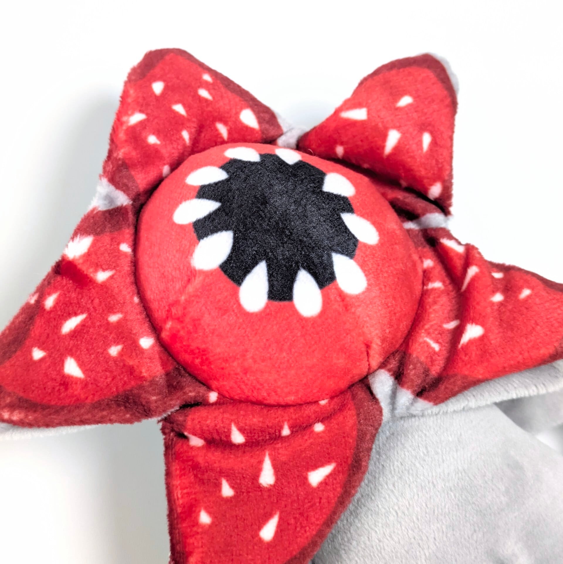 【 Stranger Things ( ストレンジャーシングス ) 】『デモゴルゴン』Plush KeyHolder / ぬいぐるみキーホルダー 〚アメリカン雑貨 アメトイ〛