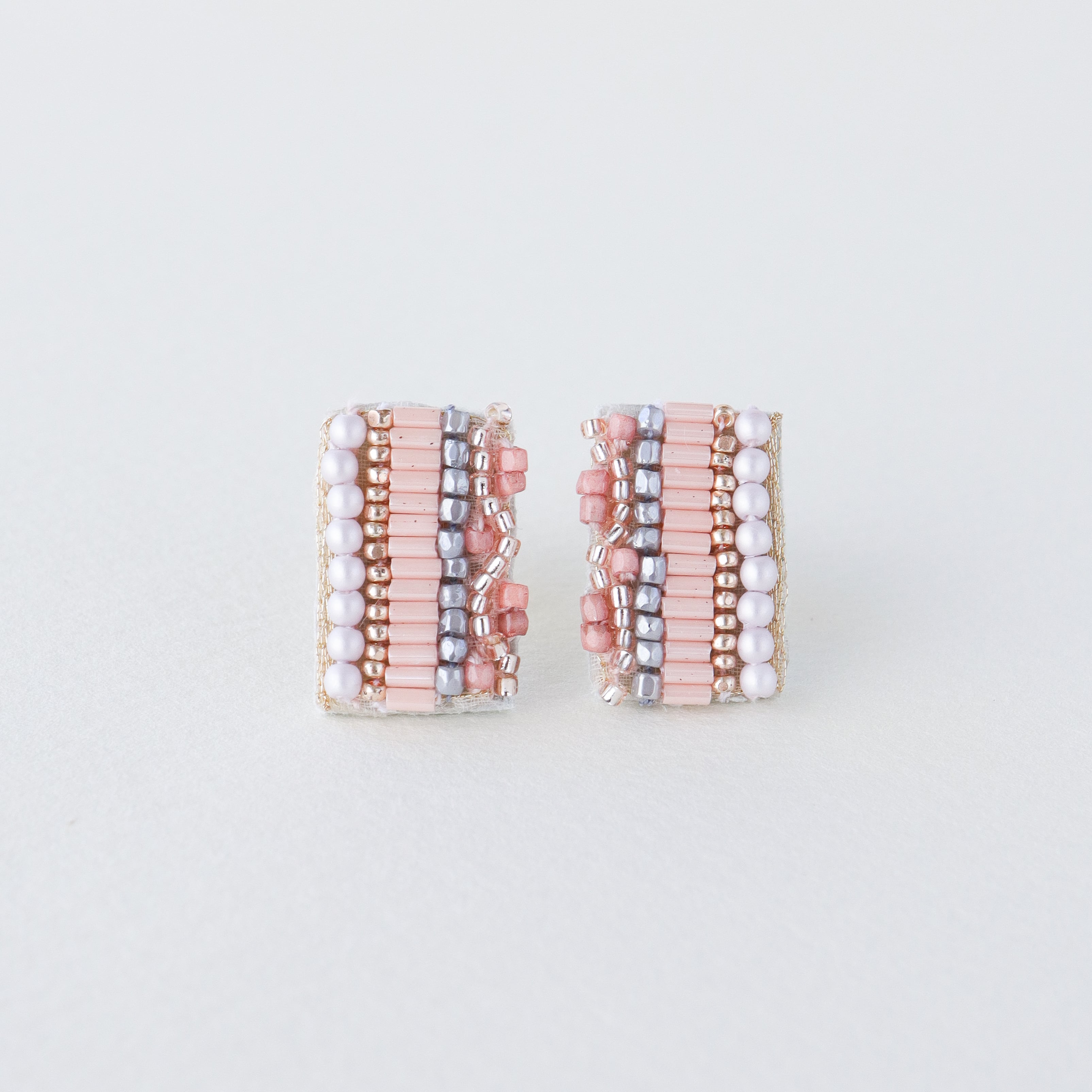 オートクチュール刺繍のピアス Rectangle-01／ Pink ※イヤリングに変更可