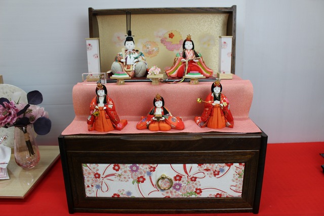雛人形　木目込人形　喜久絵「まりとさくらんぼ」二段収納飾り